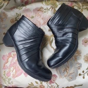 ANKLE BOOTS